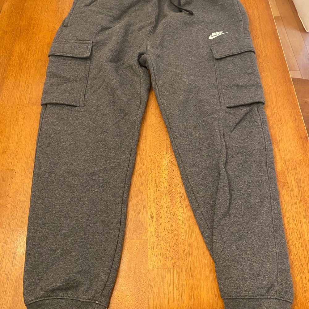 Nike sportswear club fleece cargo joggers - small - new
